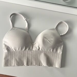 Athleta Embrace Bra Soft Yoga/ Low Impact Sports Bra. Size Small. EUC